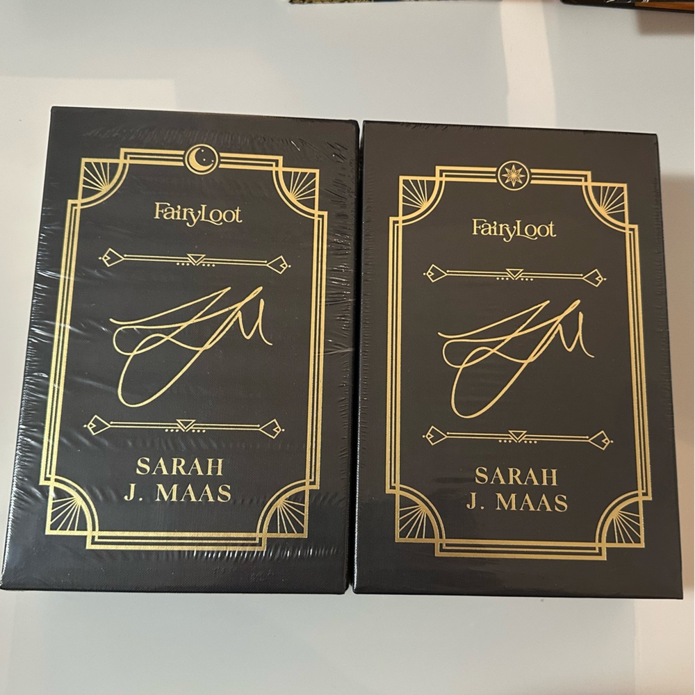 SOLD - FairyLoot Sarah J. Maas - Crescent City Book Set